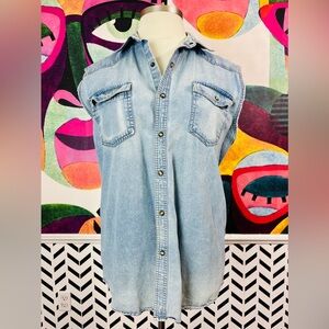 LAST CHANCE 🌈 Sleeveless Denim Pearl Snap Button-Up Shirt